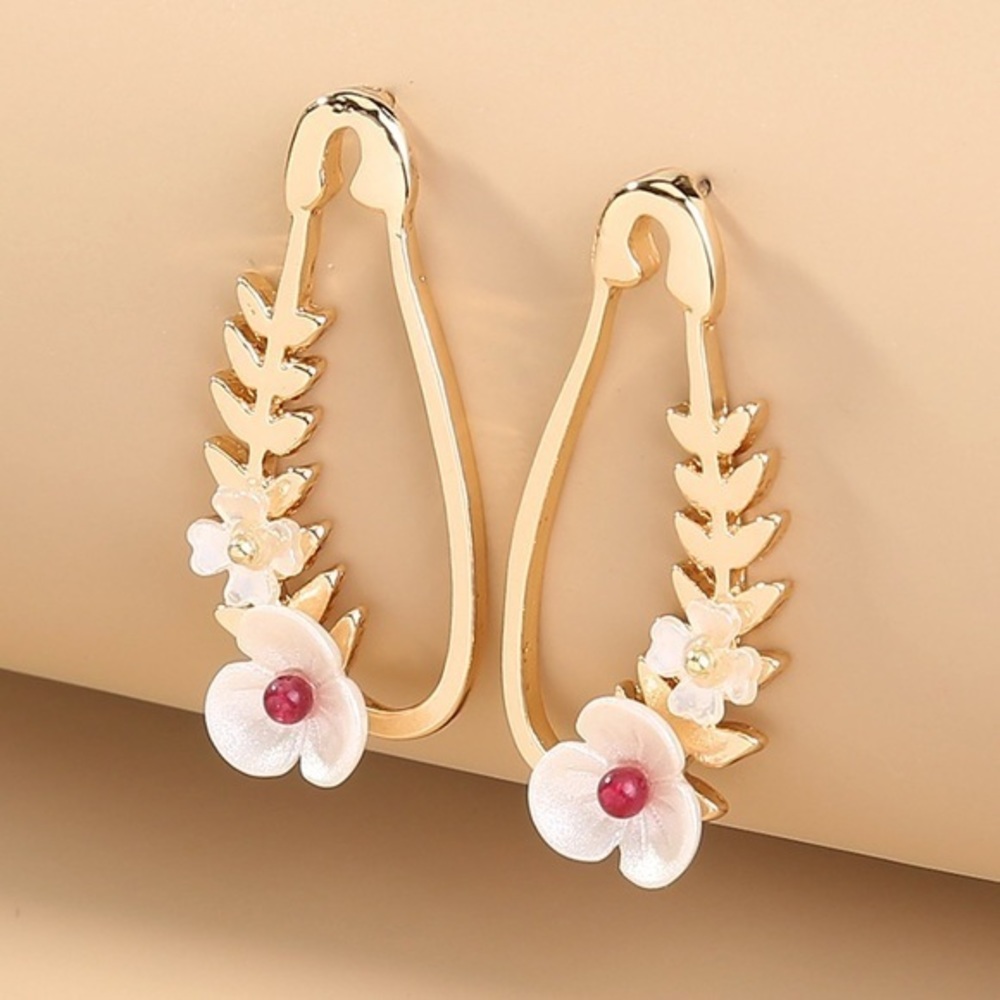 Sweet Alloy Resin Flower Gold Tone Plated Earrings